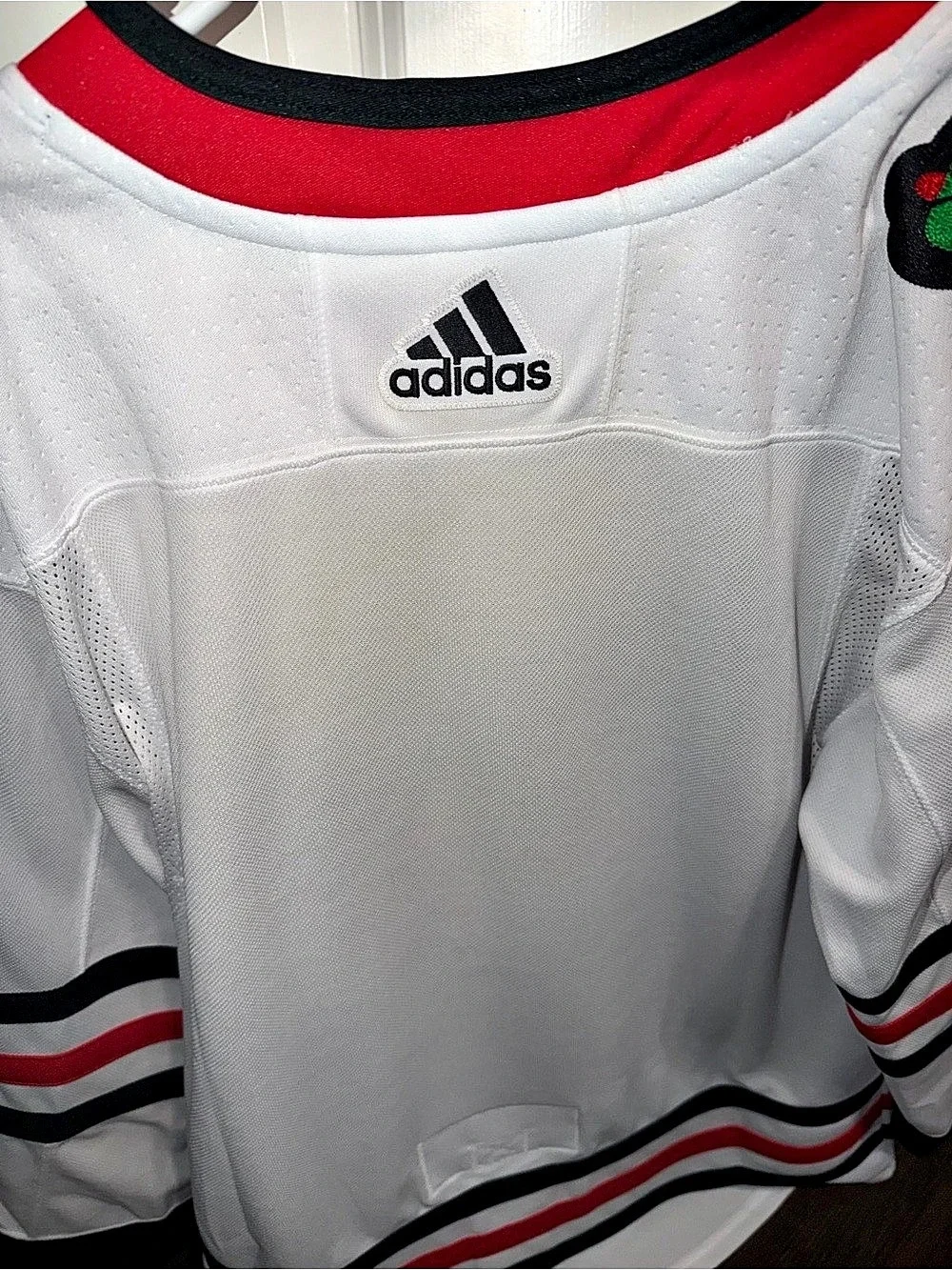 adidas Chicago Blackhawks NHL Jersey White & Red Medium Like New